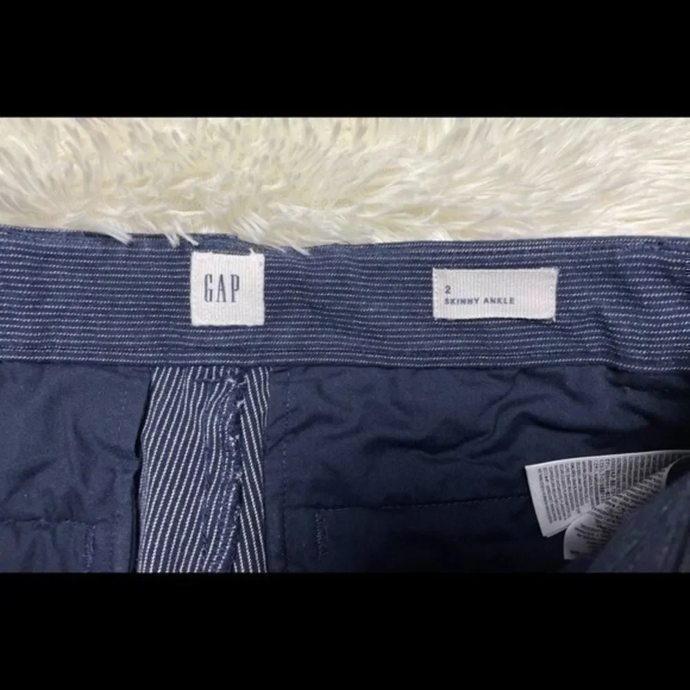 Women’s GAP pinstriped blue skinny ankle pants size 2 - Picture 4 of 9